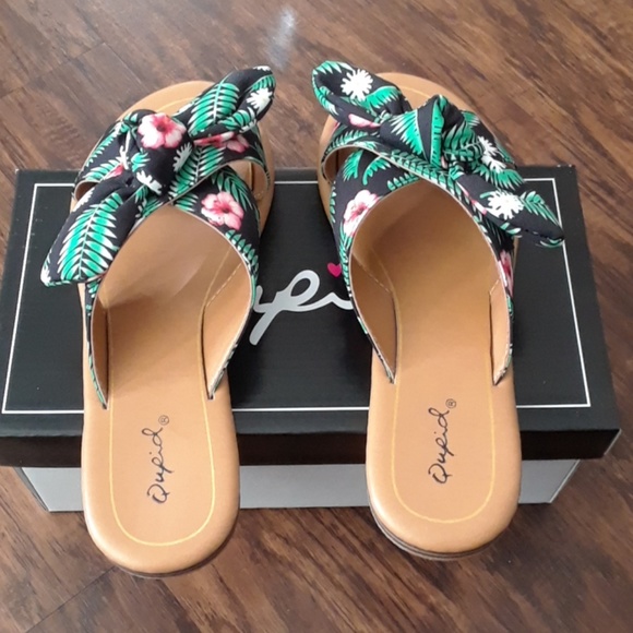 Black / Green Cute Sandals - Picture 5 of 6